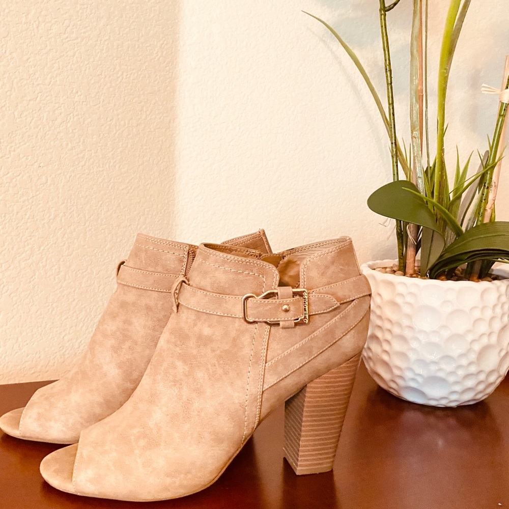 Guess bootie, can be worn with almost everything.